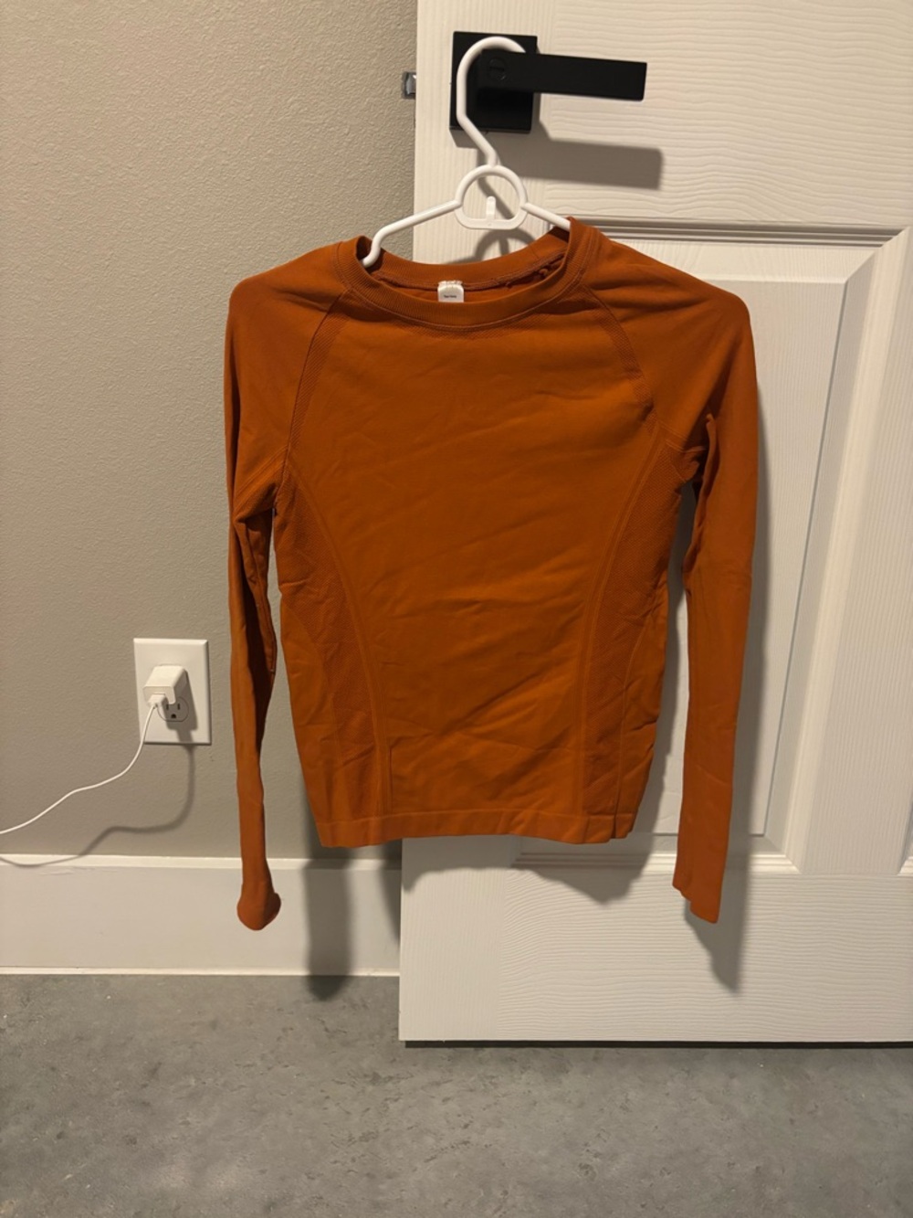Women's Long-Sleeve Crewneck Top in Rust & Pink